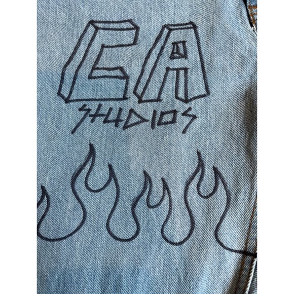 Cali Studios Graffiti Denim Shorts Bermuda Blue Size 32 - Picture 5 of 9